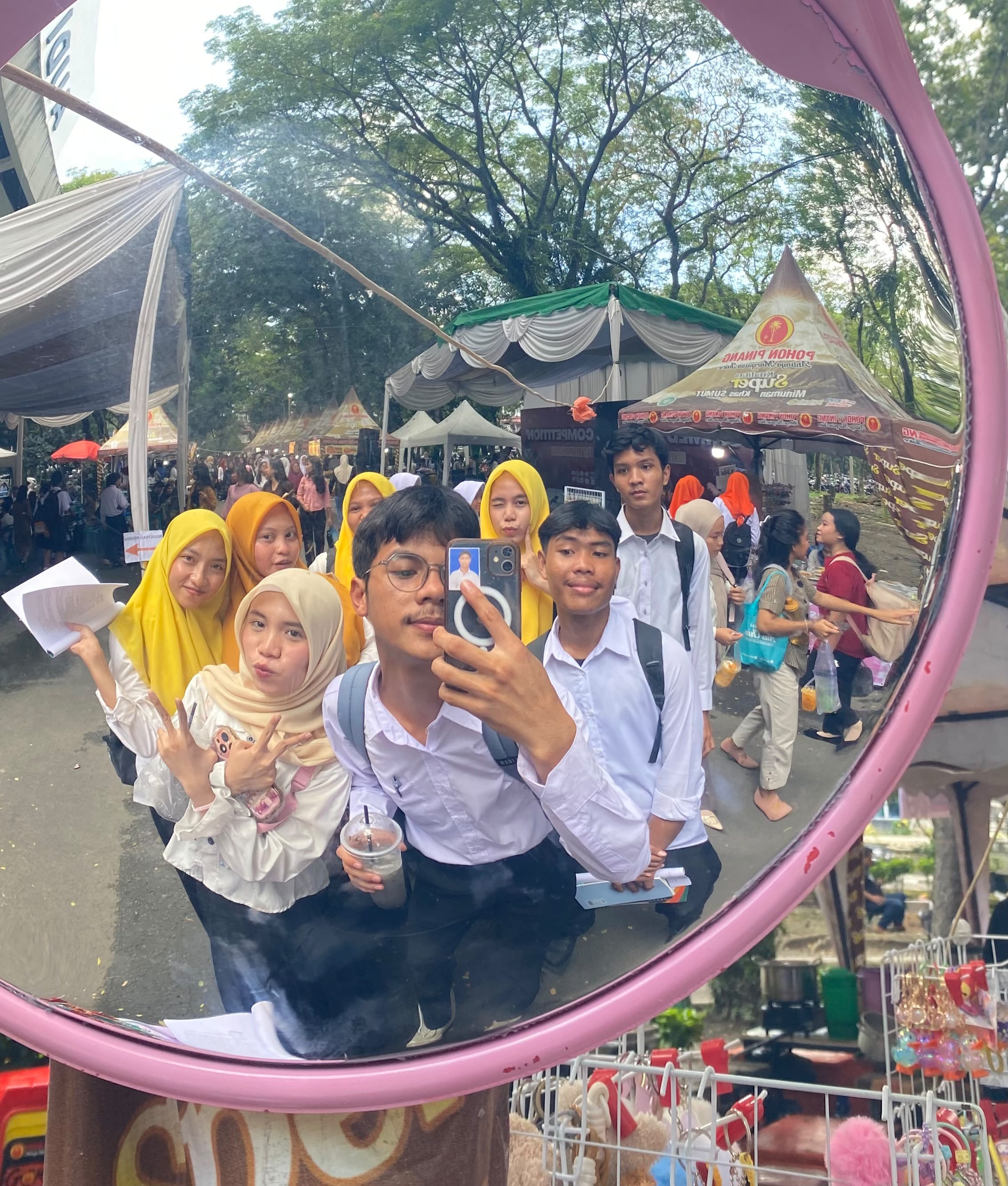 Foto bersama anggota OOC di cermin